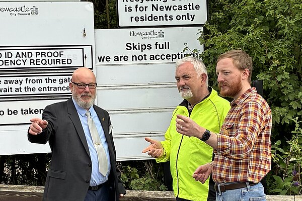 Stephen Kelly discusses problems with the tip with Colin Ferguson and Peter Lovatt