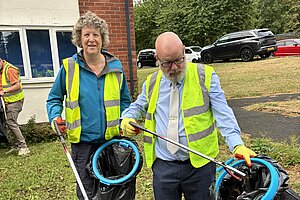 Stephen Kelly and Cllr Wendy Taylor picking up litter in Throckley, Newburn and Walbottle